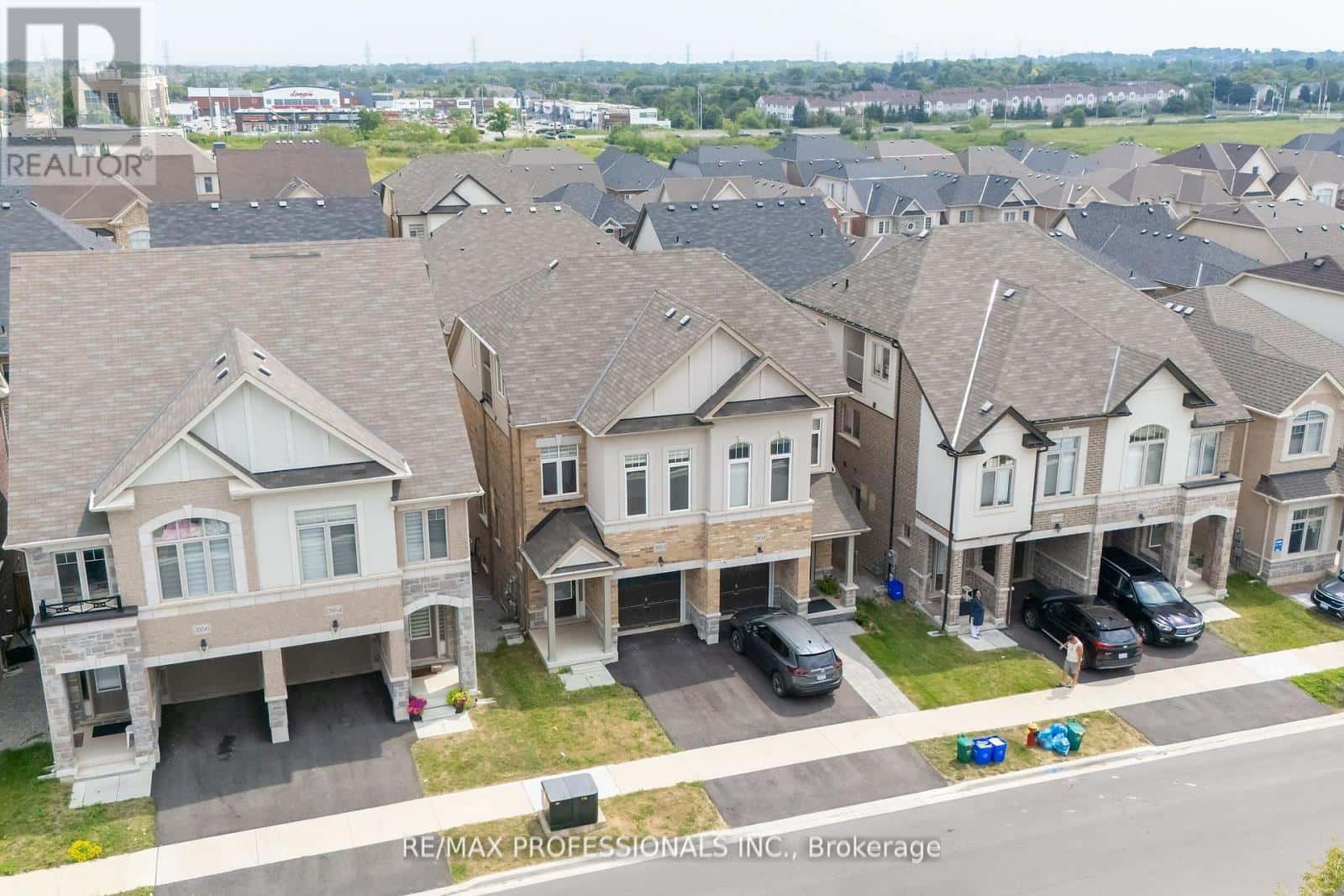 3952 LEONARDO STREET — Burlington (Alton), Ontario - Photo 2 of 25