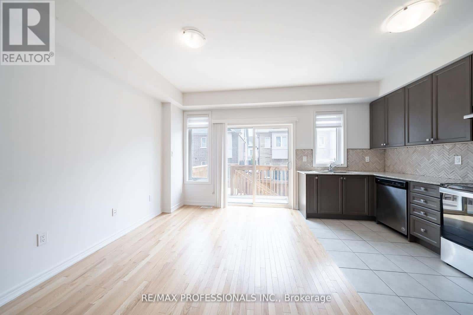 3952 LEONARDO STREET — Burlington (Alton), Ontario - Photo 4 of 25