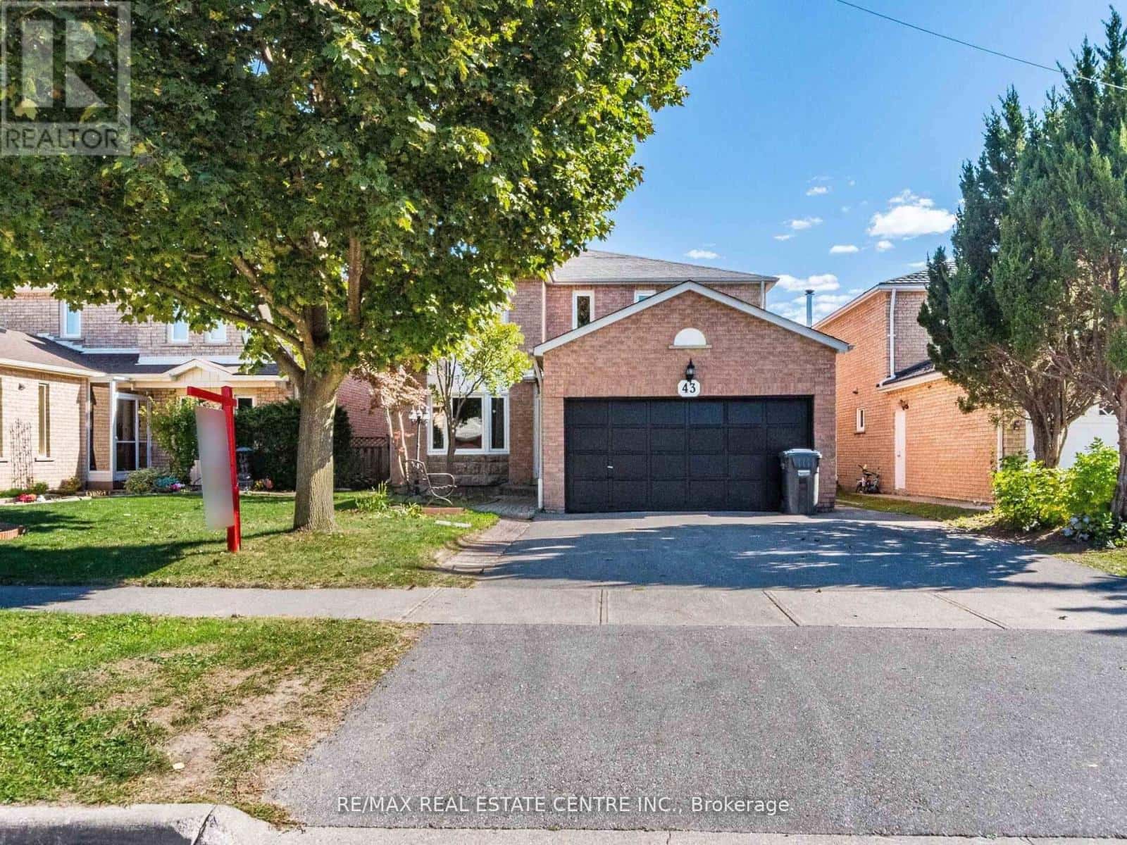 43 HORSHAM STREET — Brampton (Brampton West), Ontario - Photo 2 of 30