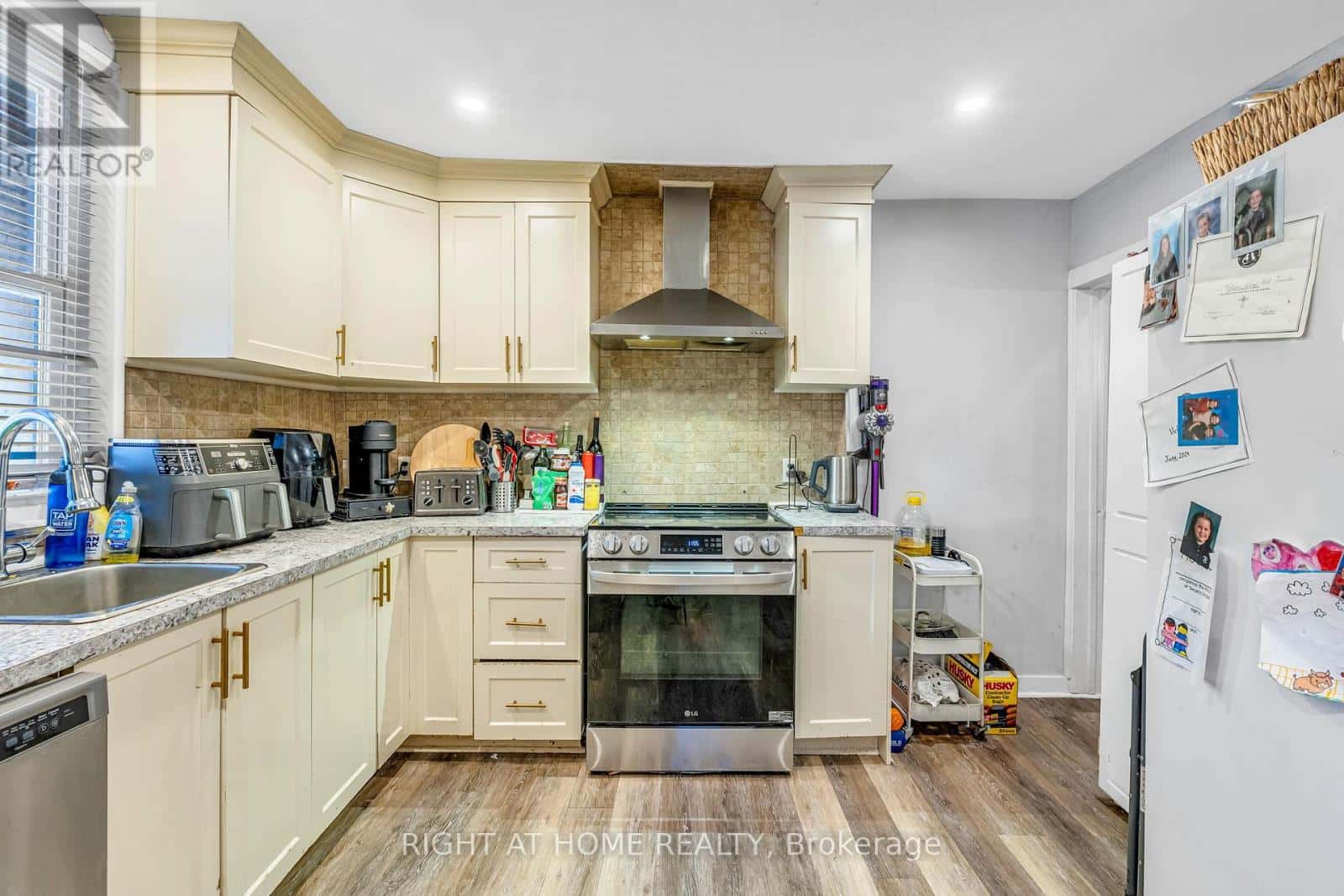 207 LOTTRIDGE STREET — Hamilton (Stipley), Ontario - Photo 4 of 31