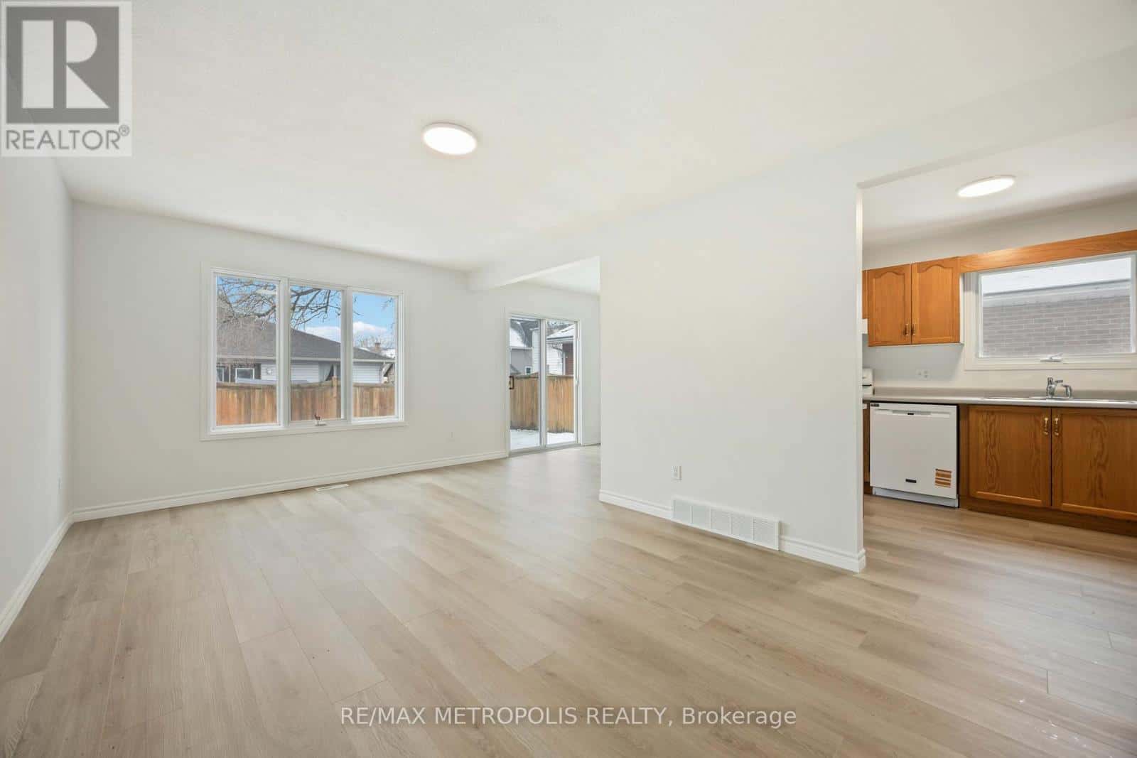 260-266 LONDON ROAD — Sarnia, Ontario - Photo 4 of 37