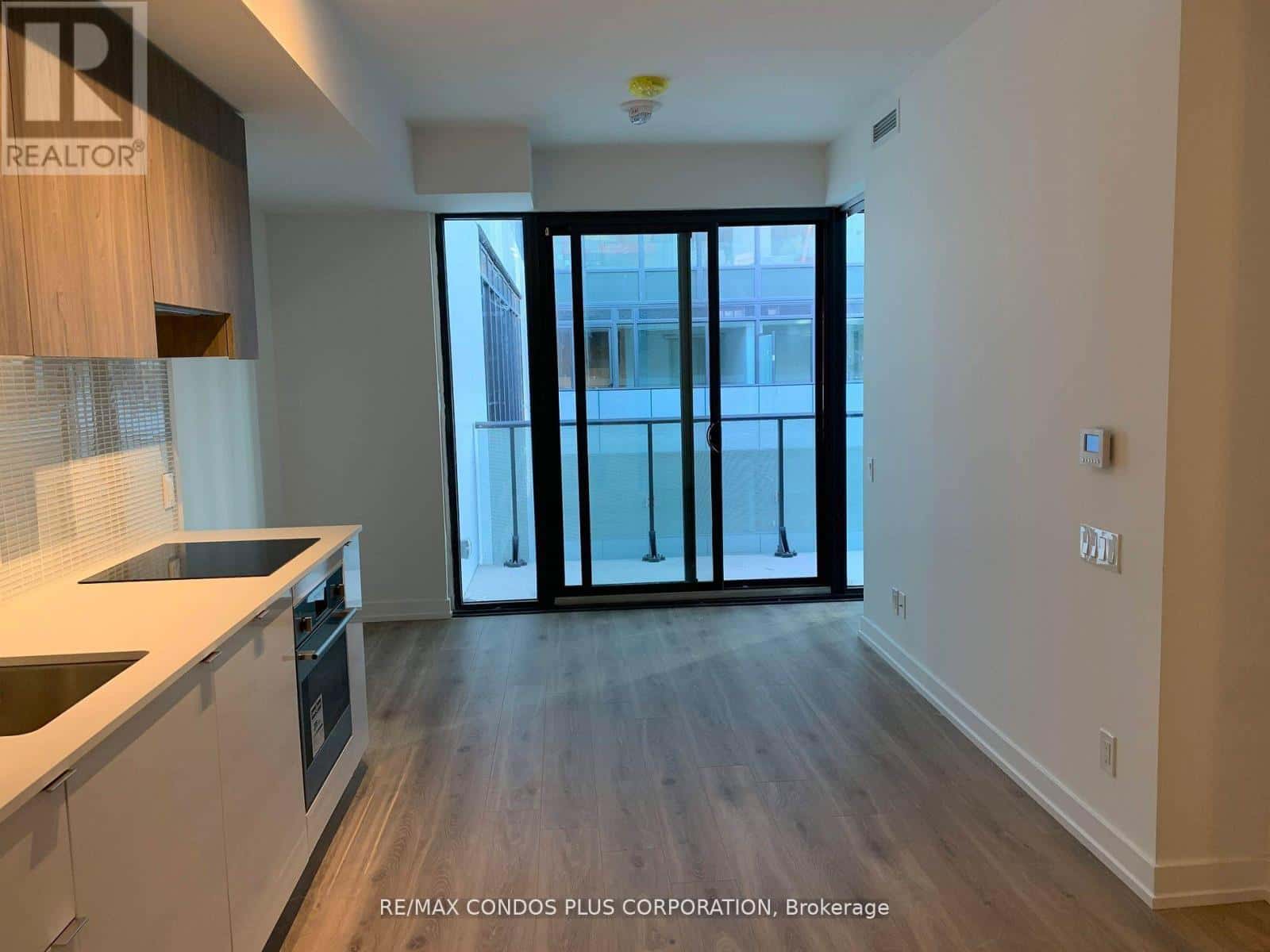 726 - 161 ROEHAMPTON AVENUE — Toronto (Mount Pleasant West), Ontario - Photo 2 of 8