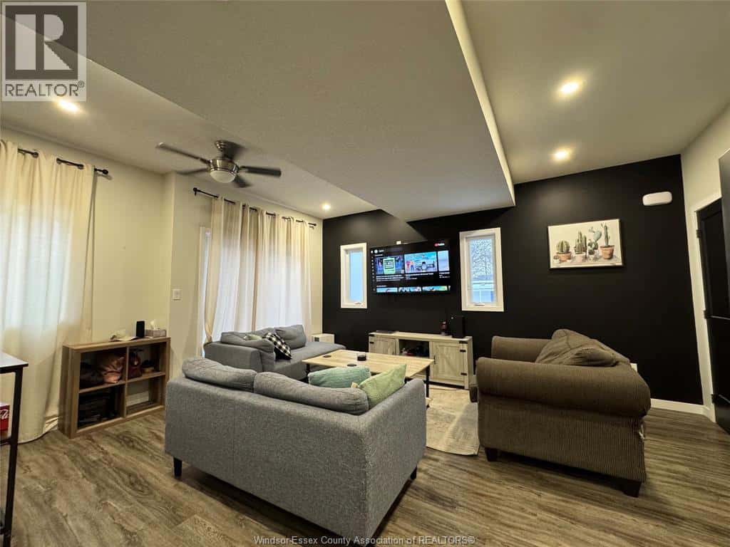 109 KING STREET East — Chatham, Ontario - Photo 5 of 25