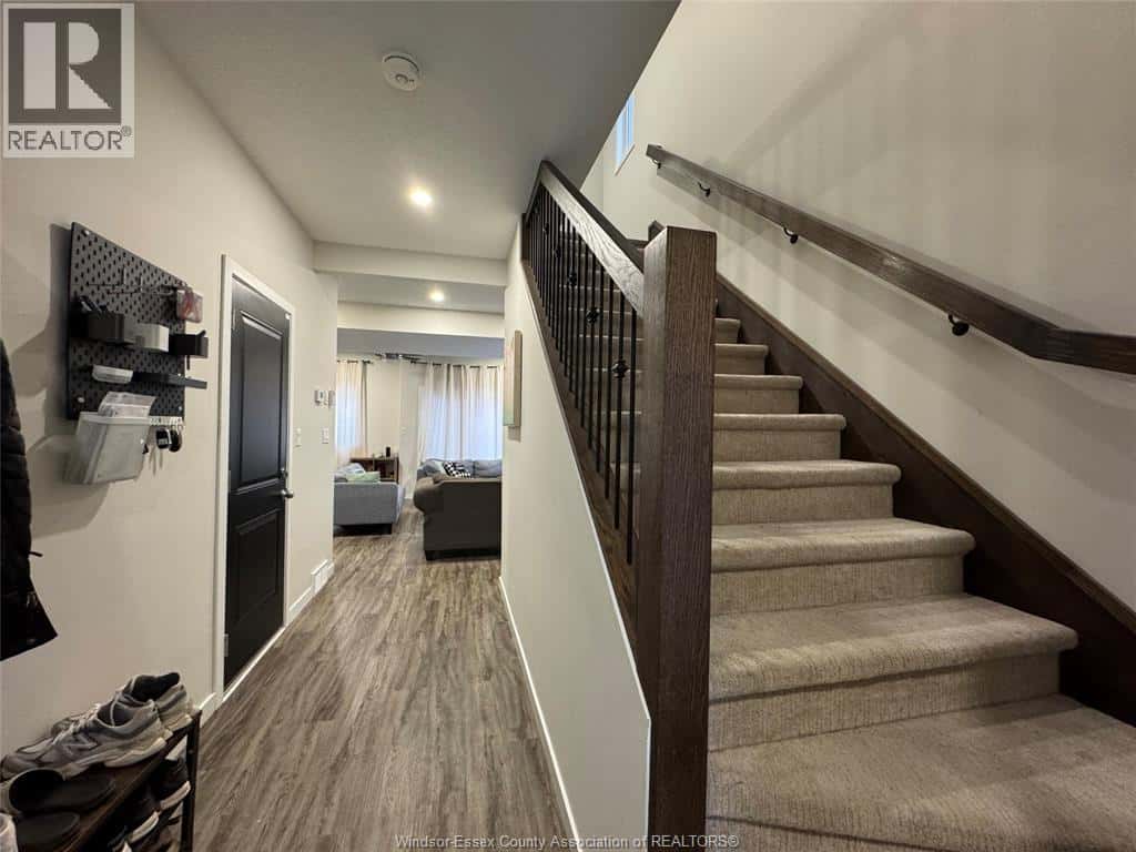 109 KING STREET East — Chatham, Ontario - Photo 3 of 25