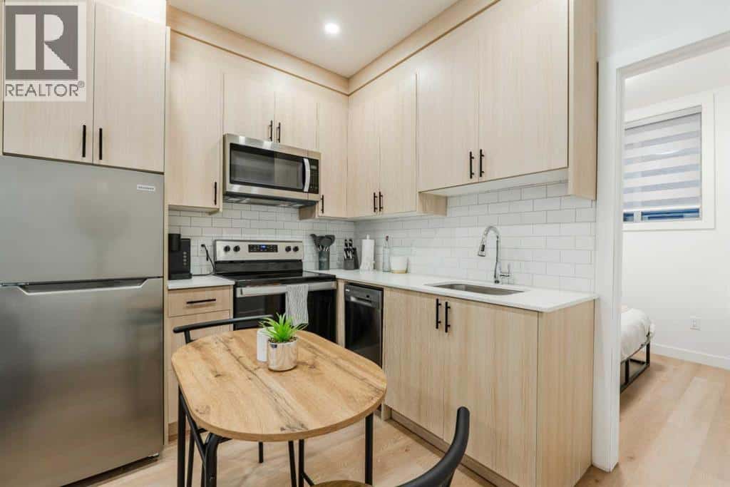 Calgary — Calgary - Photo 5 of 33