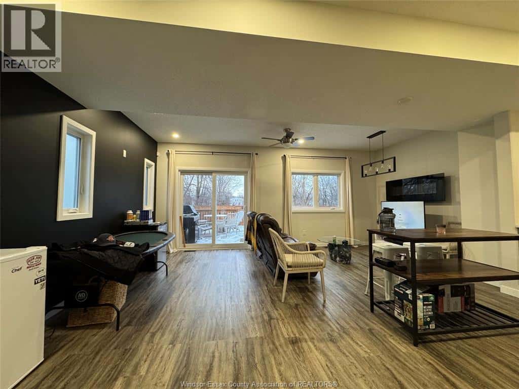 105 KING STREET East — Chatham, Ontario - Photo 4 of 22