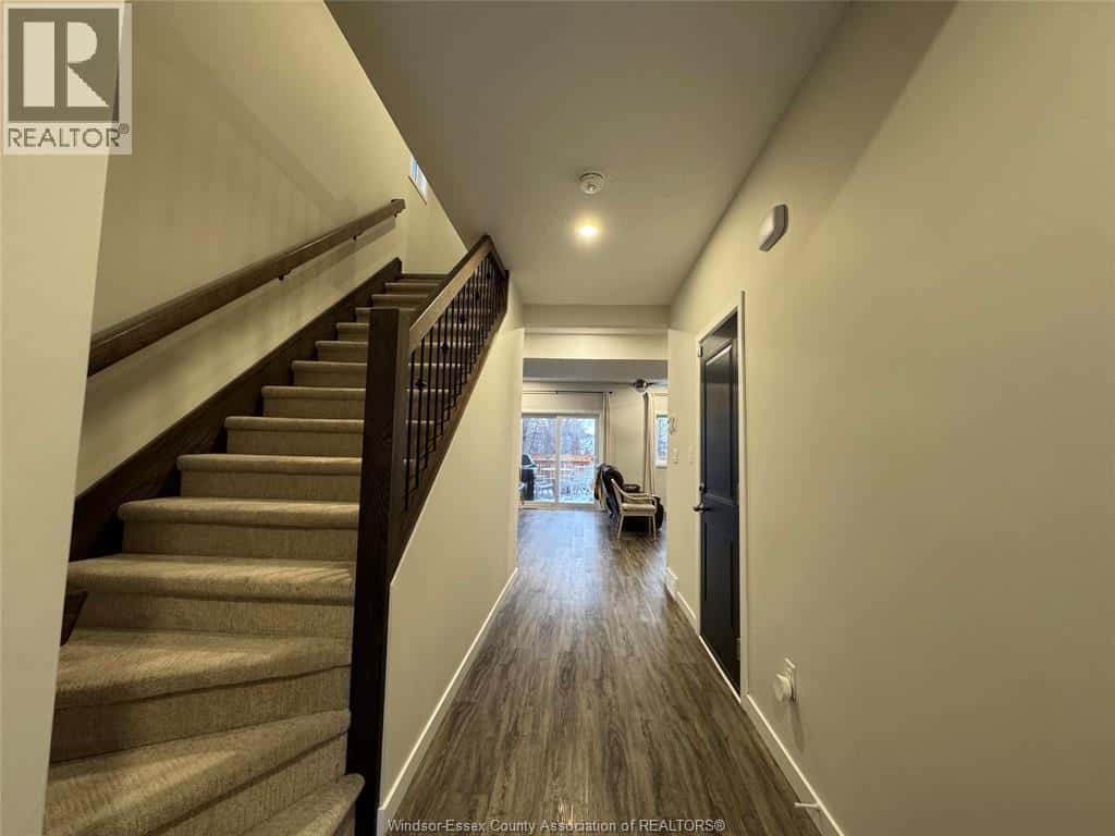 105 KING STREET East — Chatham, Ontario - Photo 3 of 22