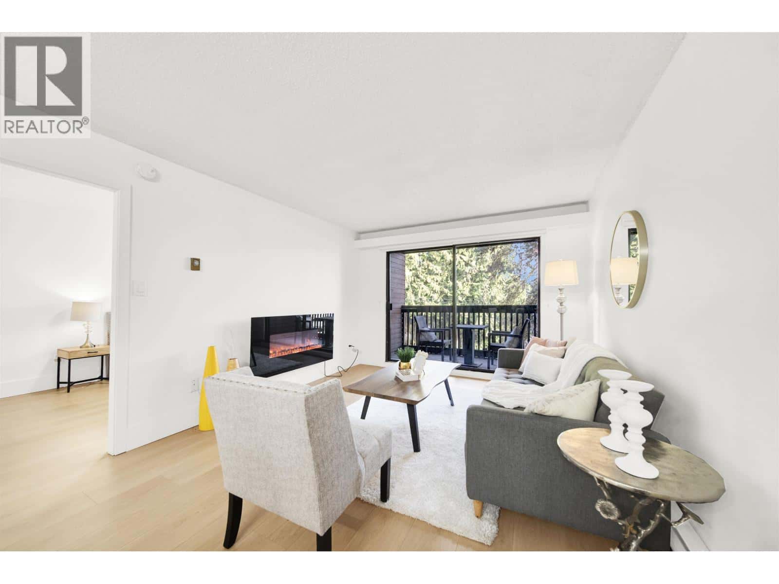 207 37 AGNES STREET — New Westminster, British Columbia - Photo 4 of 30