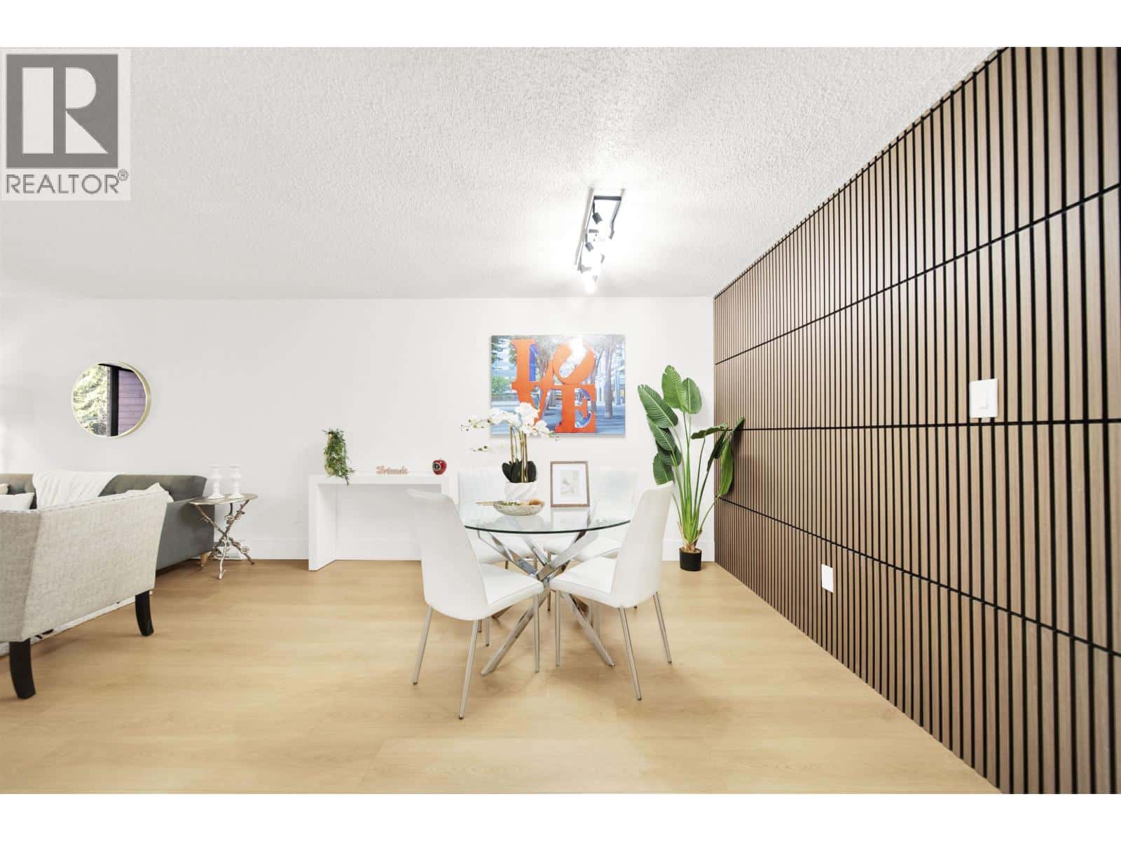 207 37 AGNES STREET — New Westminster, British Columbia - Photo 5 of 30