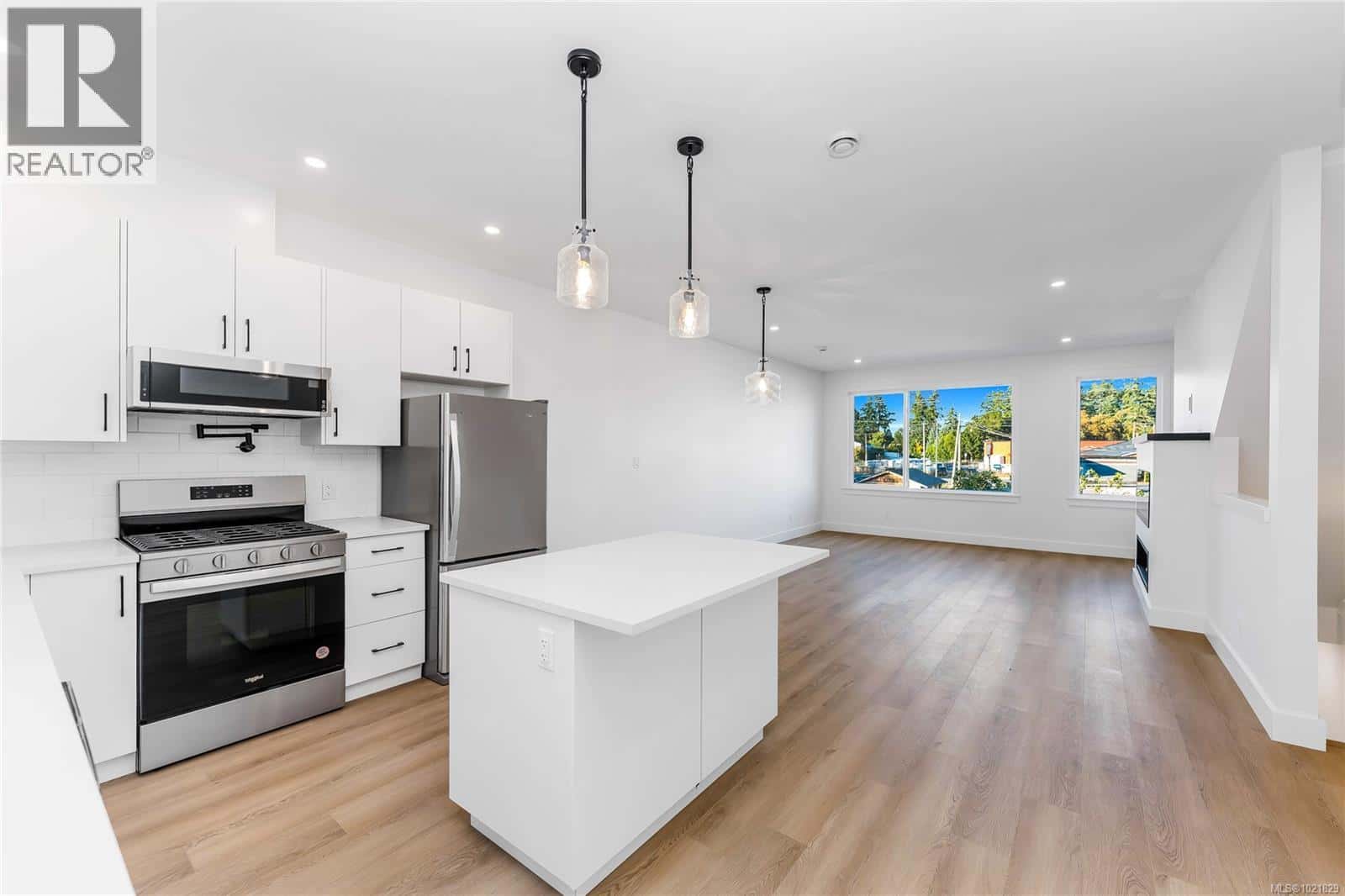 907 Vine Crt — Langford, British Columbia - Photo 5 of 28