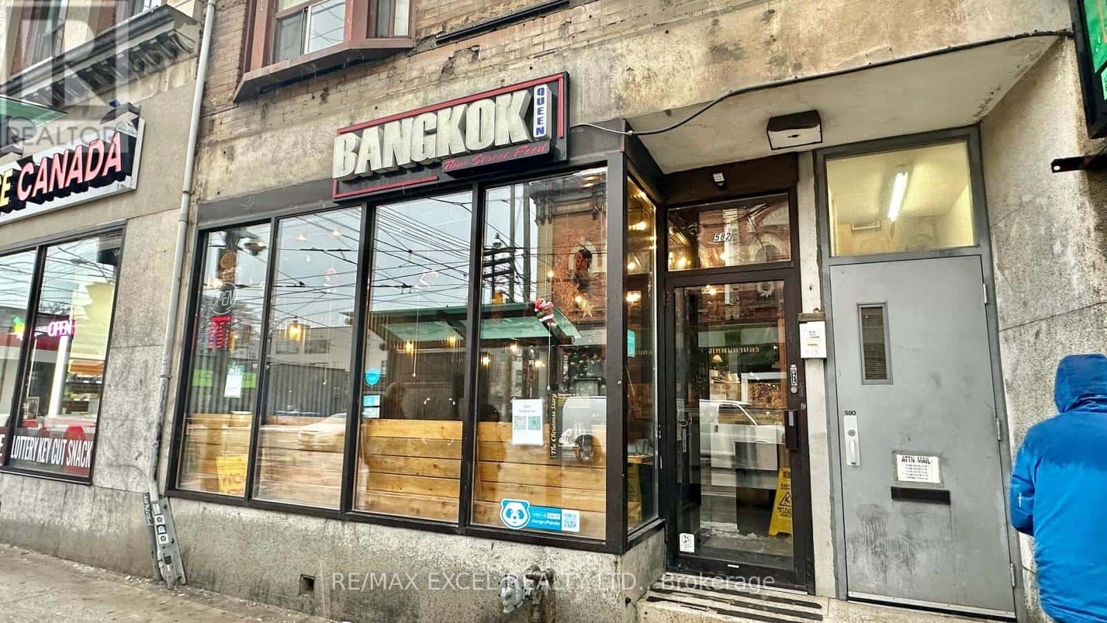 580 QUEEN STREET W — Toronto (Kensington-Chinatown) - Photo 2 of 12