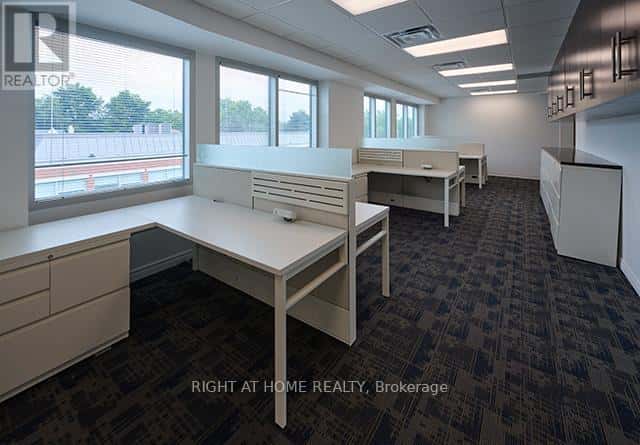 Toronto (Willowdale East) — Toronto (Willowdale East) - Photo 3 of 7