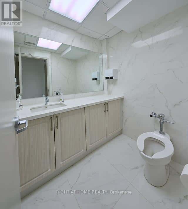 500 - 170 SHEPPARD AVENUE E — Toronto (Willowdale East) - Photo 4 of 6