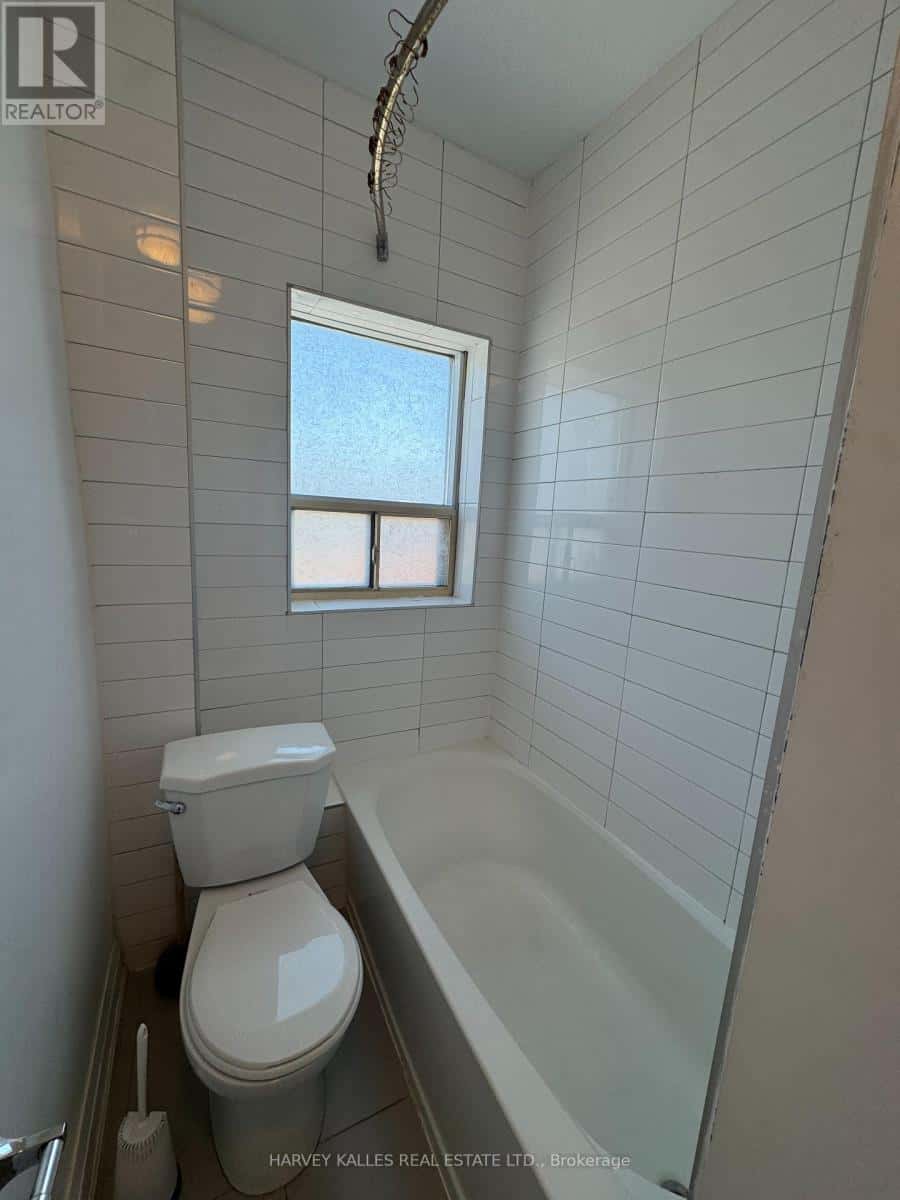 6 - 98 NORTHCLIFFE BOULEVARD — Toronto (Oakwood Village) - Photo 3 of 7