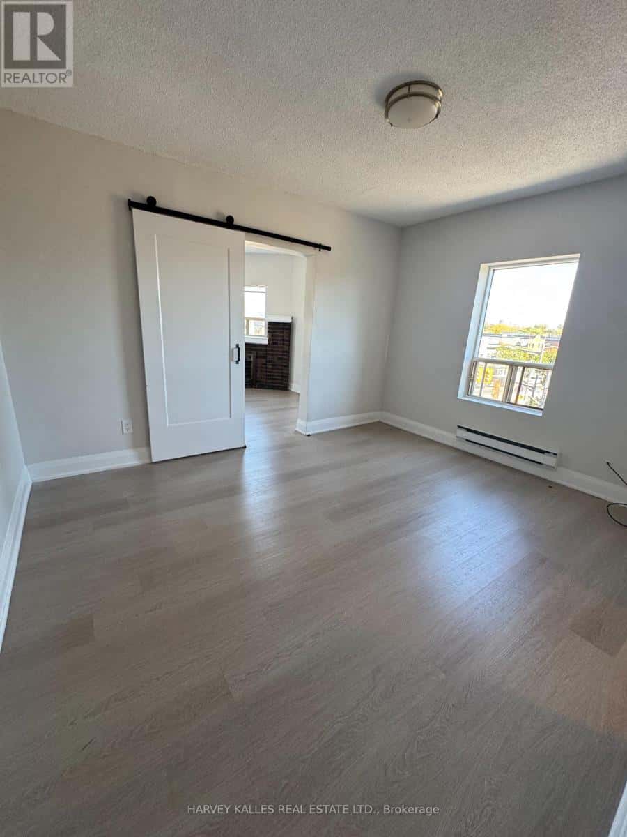 6 - 98 NORTHCLIFFE BOULEVARD — Toronto (Oakwood Village) - Photo 5 of 7