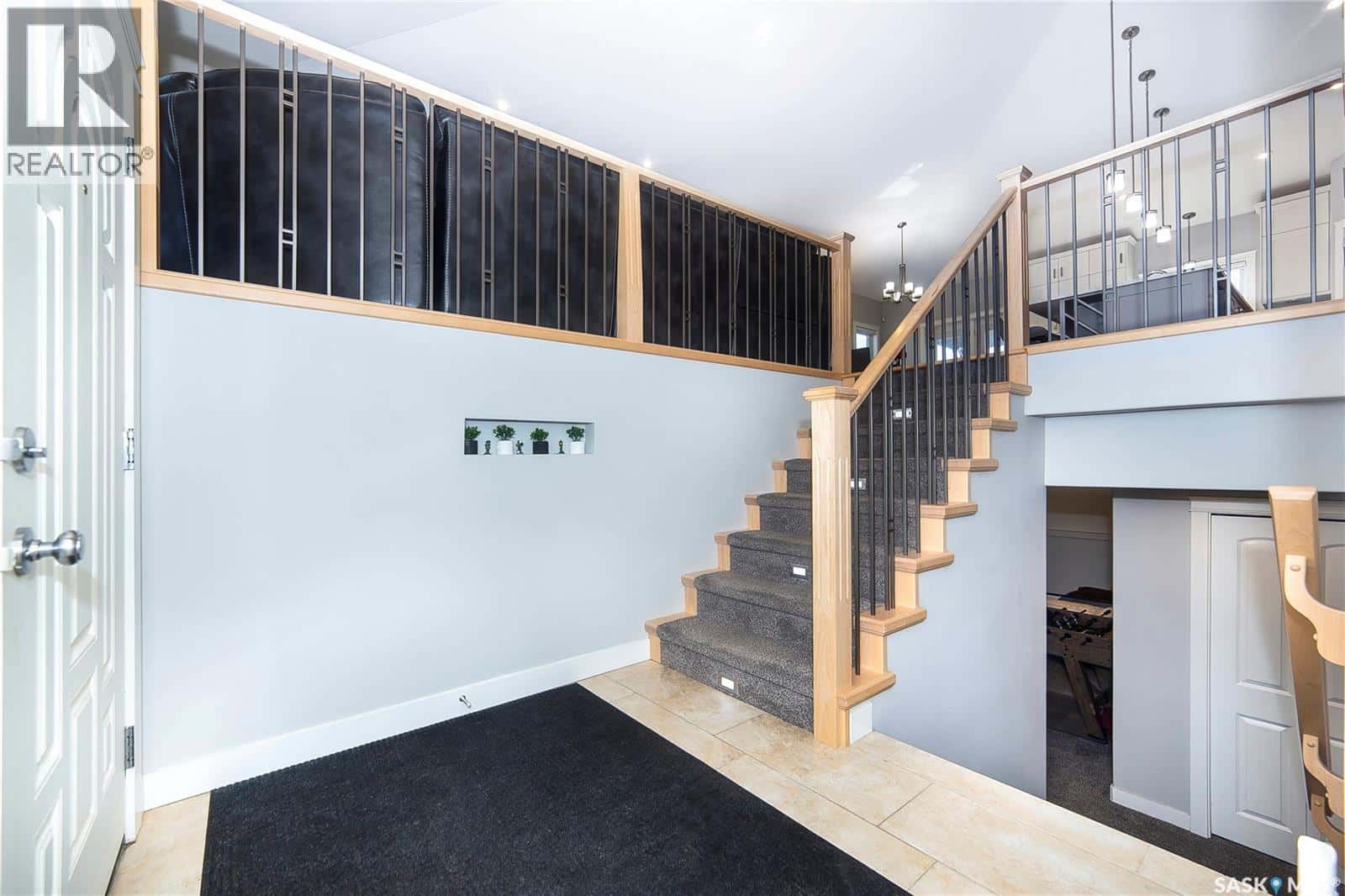 334 Gillies CRESCENT — Saskatoon, Saskatchewan - Photo 3 of 48