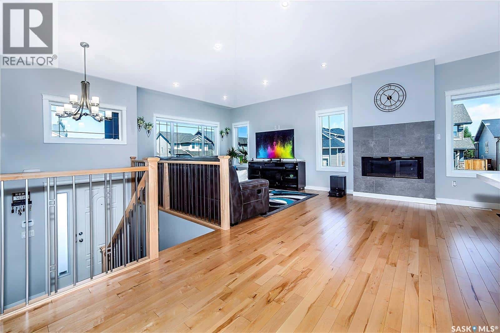 334 Gillies CRESCENT — Saskatoon, Saskatchewan - Photo 5 of 48