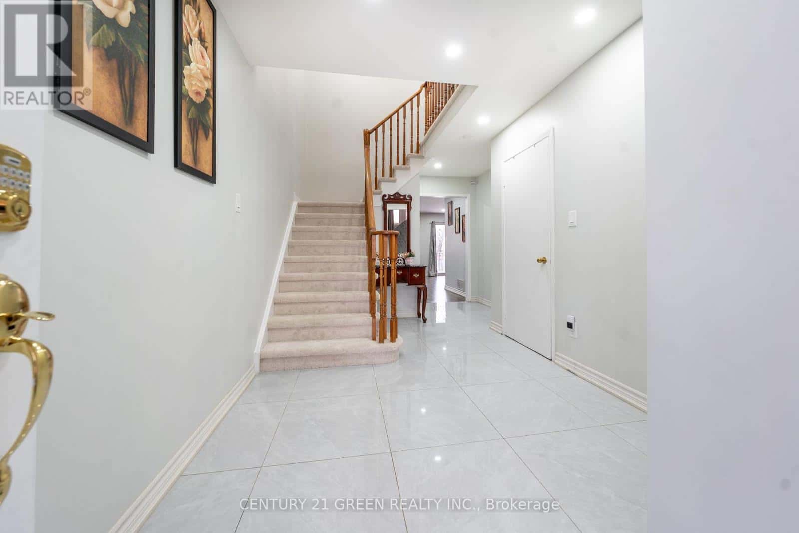 61 KINGKNOLL DRIVE — Brampton (Fletcher's Creek South), Ontario - Photo 4 of 28