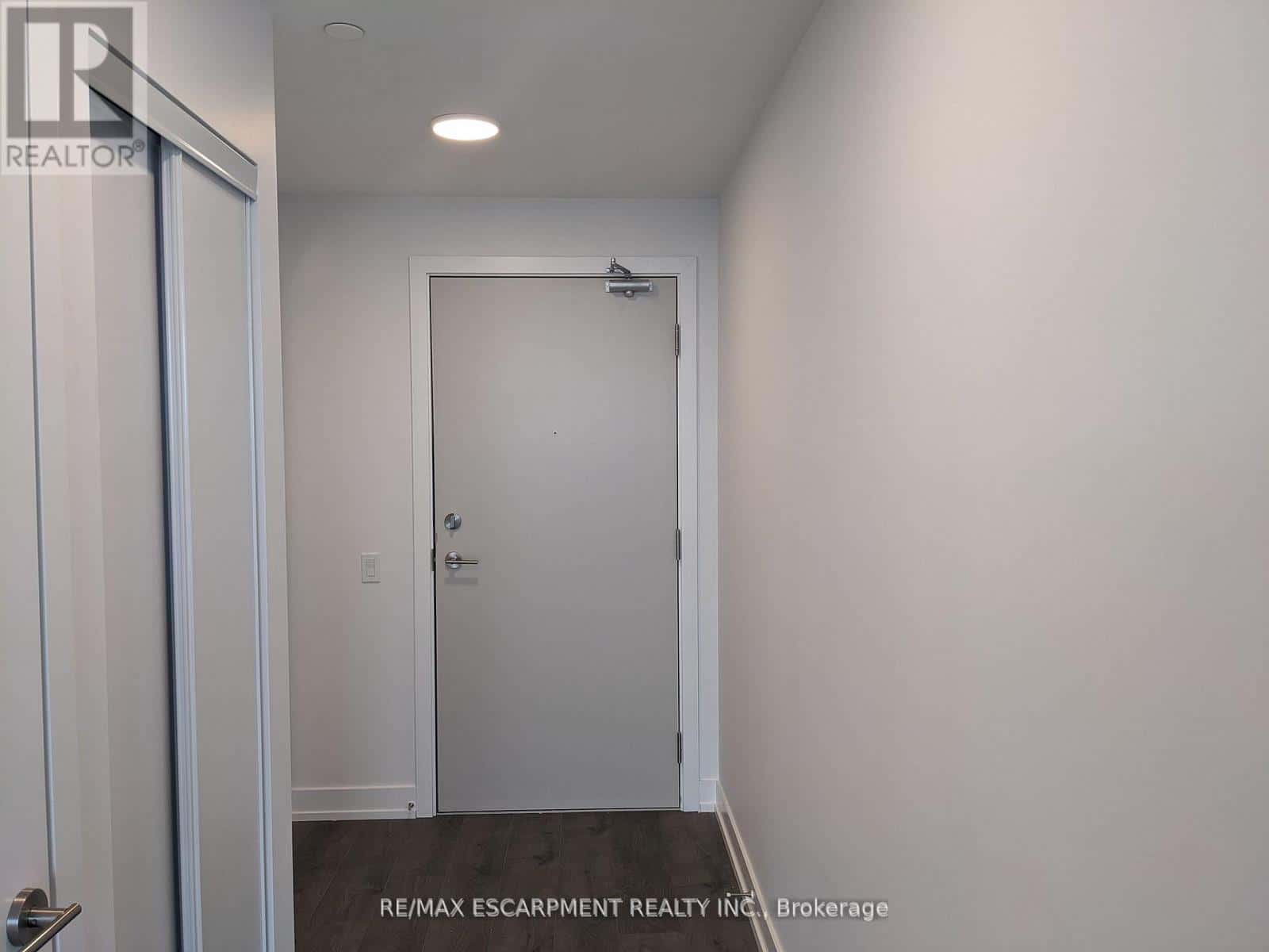 Brampton (Northwest Brampton) — Brampton (Northwest Brampton) - Photo 2 of 16