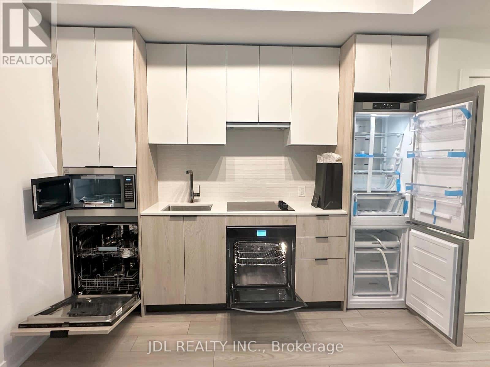 Toronto (Islington-City Centre West) — Toronto (Islington-City Centre West) - Photo 3 of 11