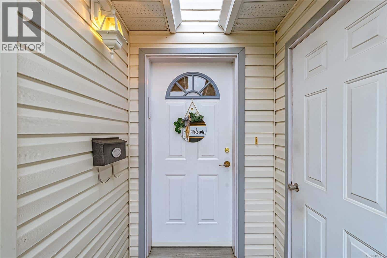 39 Eagle Lane — View Royal, British Columbia - Photo 3 of 30