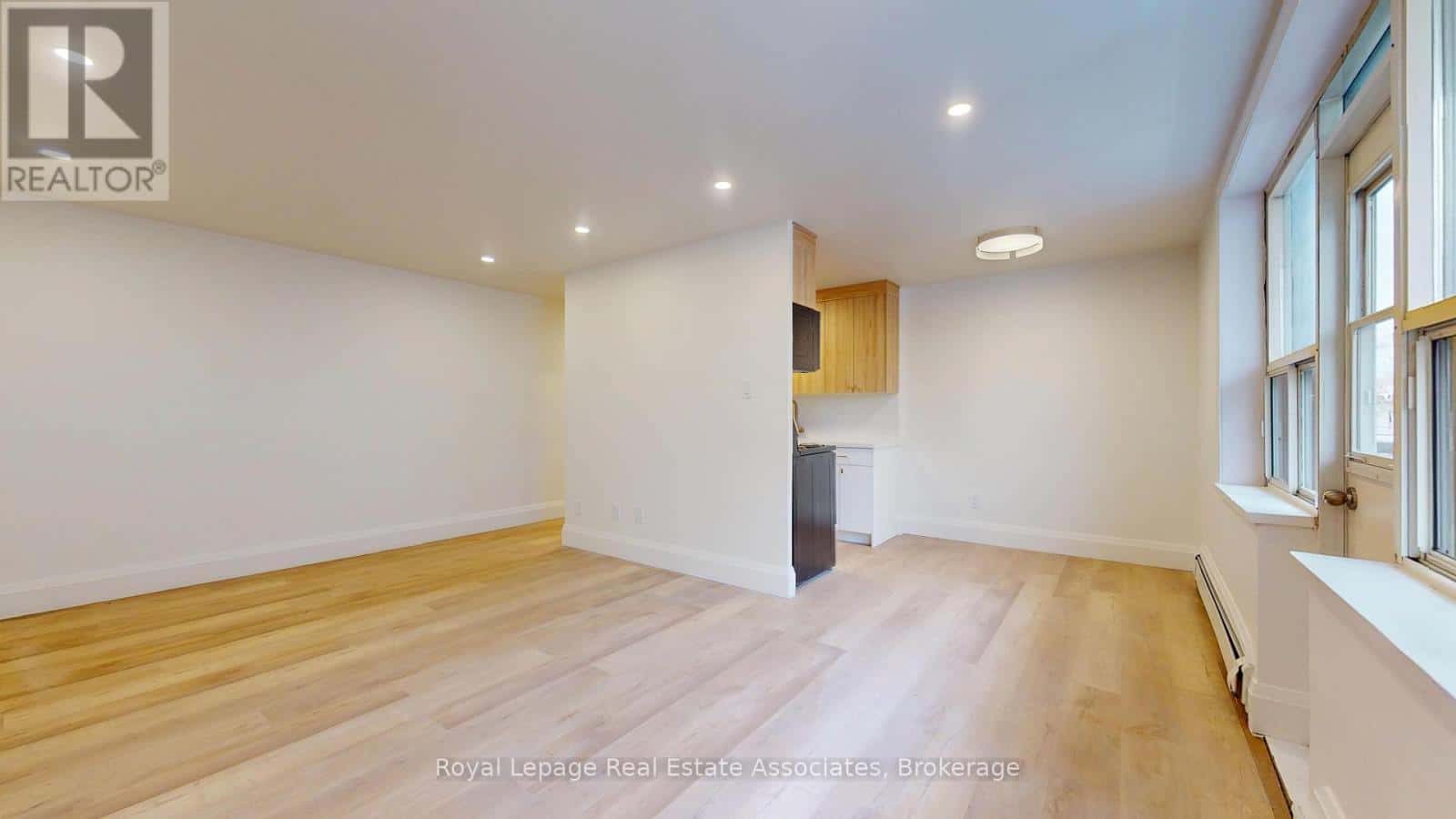 Toronto (Englemount-Lawrence) — Toronto (Englemount-Lawrence) - Photo 5 of 24