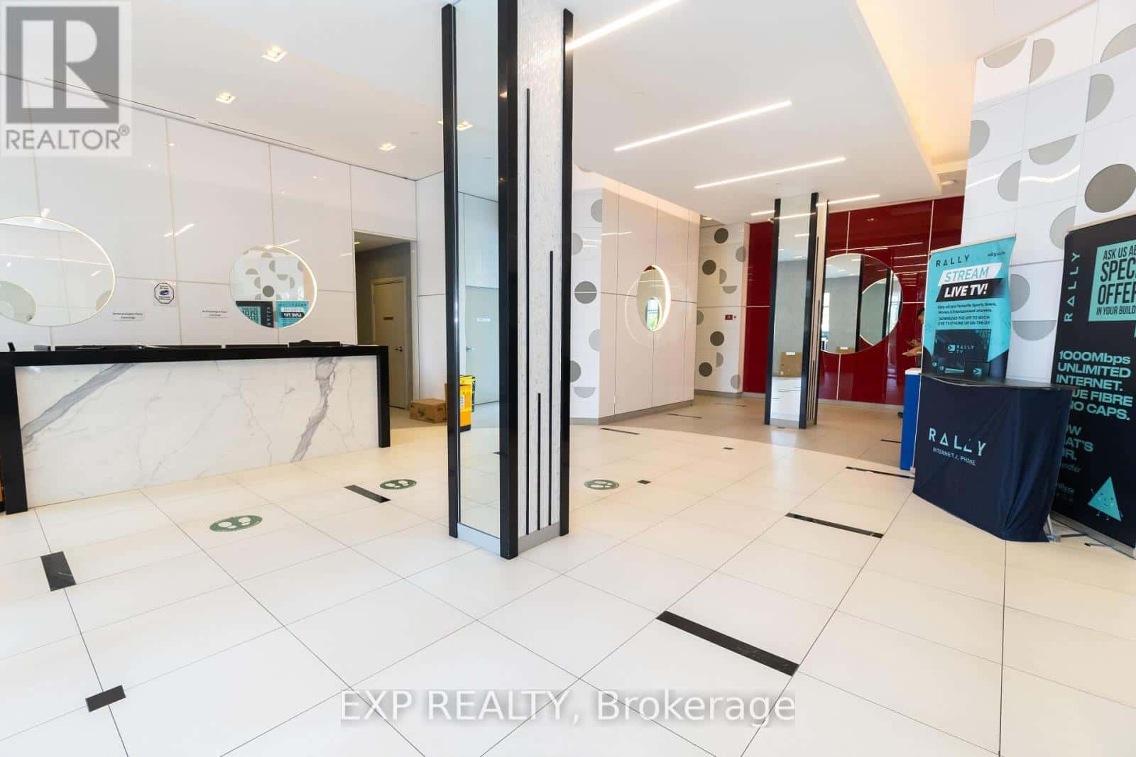 707 - 30 MEADOWGLEN PLACE — Toronto (Woburn), Ontario - Photo 2 of 18