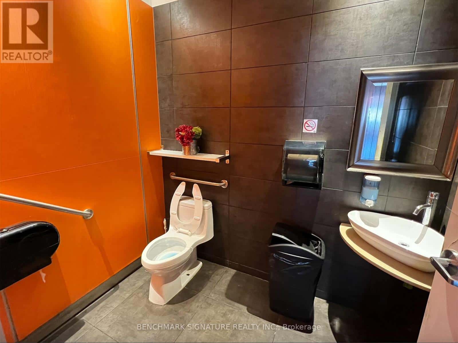 103 - 50 DUNDURN STREET S — Hamilton (Strathcona) - Photo 3 of 5