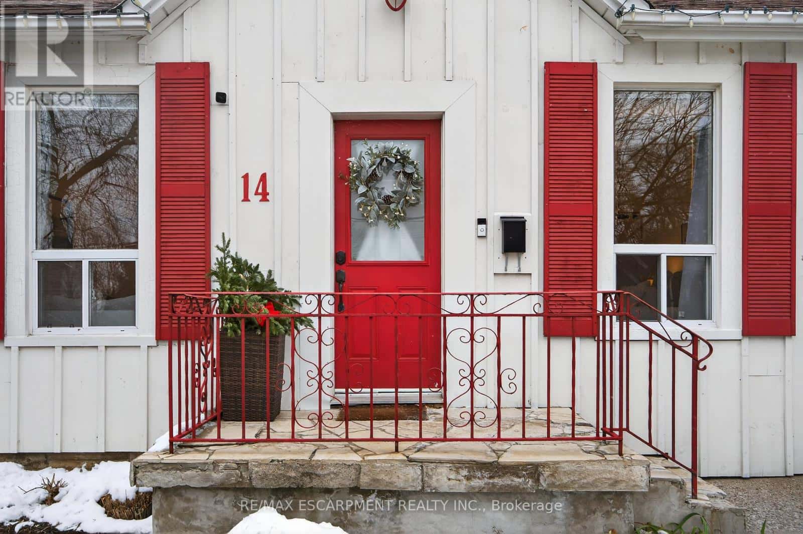 14 LOCHEARNE STREET — Hamilton (Strathcona), Ontario - Photo 2 of 40