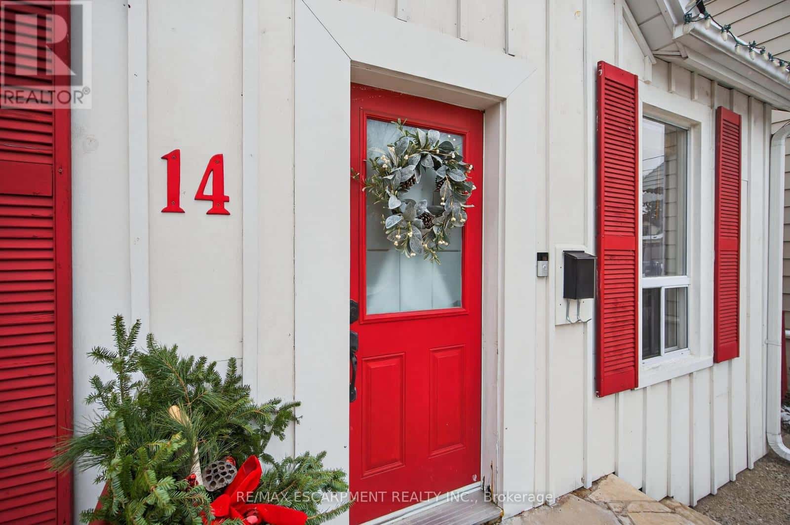 14 LOCHEARNE STREET — Hamilton (Strathcona), Ontario - Photo 3 of 40