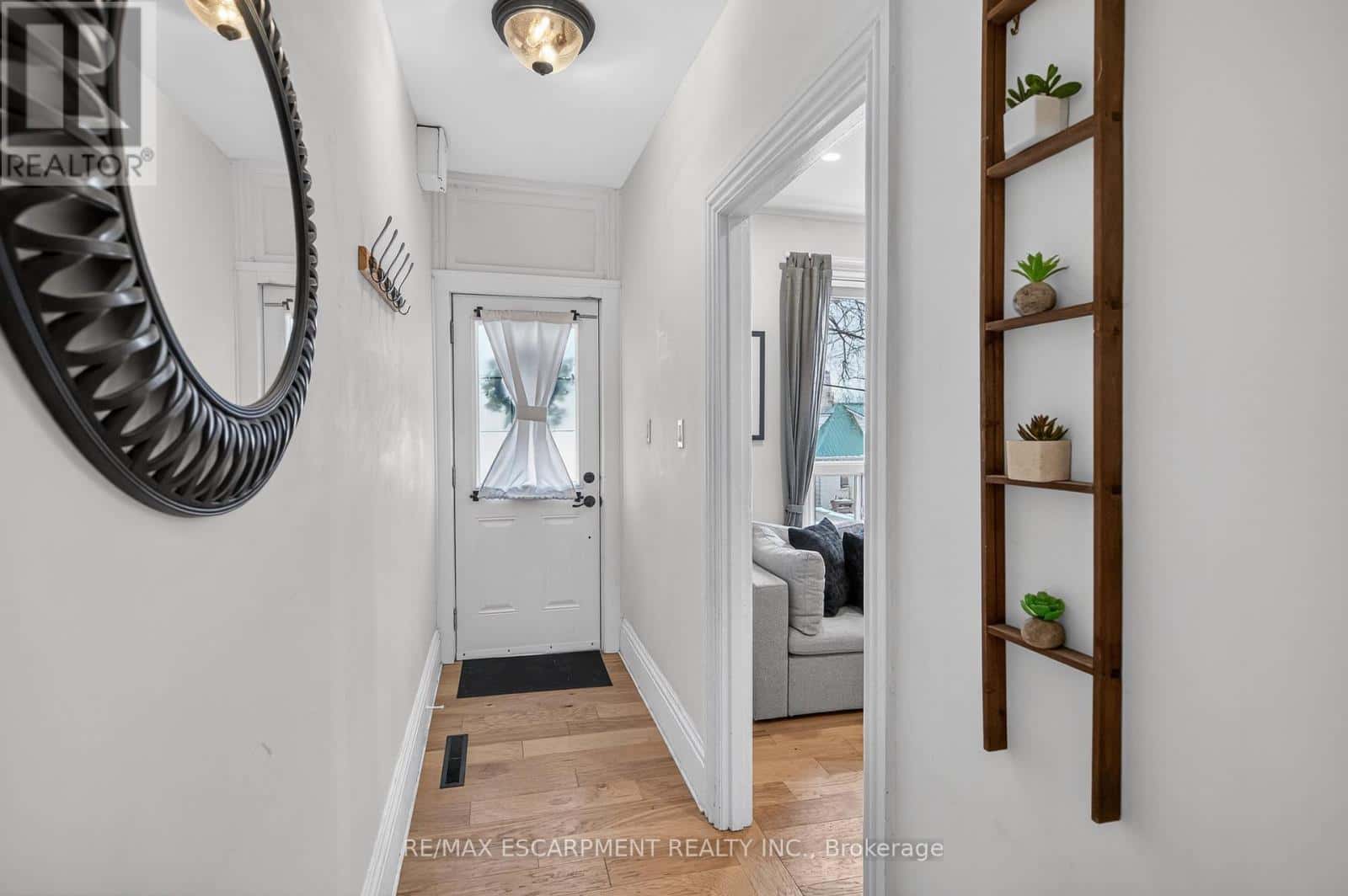 14 LOCHEARNE STREET — Hamilton (Strathcona), Ontario - Photo 4 of 40