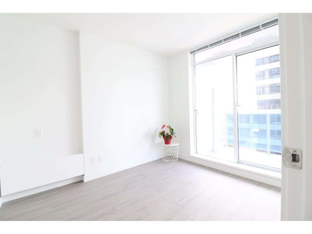 1607 13615 FRASER HIGHWAY — Surrey, British Columbia - Photo 2 of 33