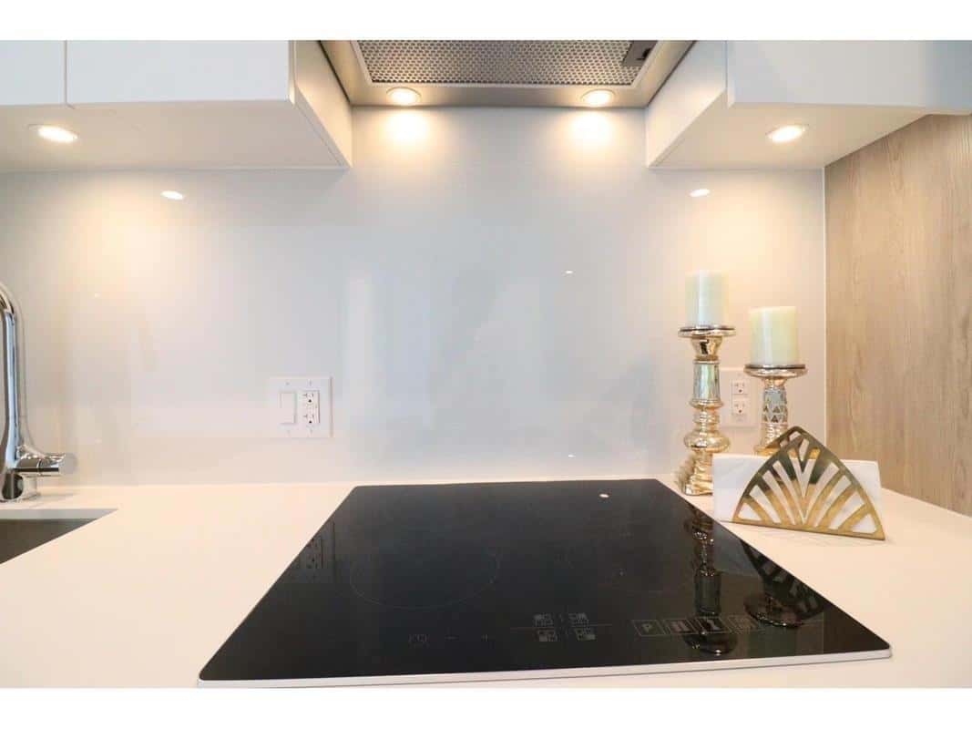 1607 13615 FRASER HIGHWAY — Surrey, British Columbia - Photo 3 of 33