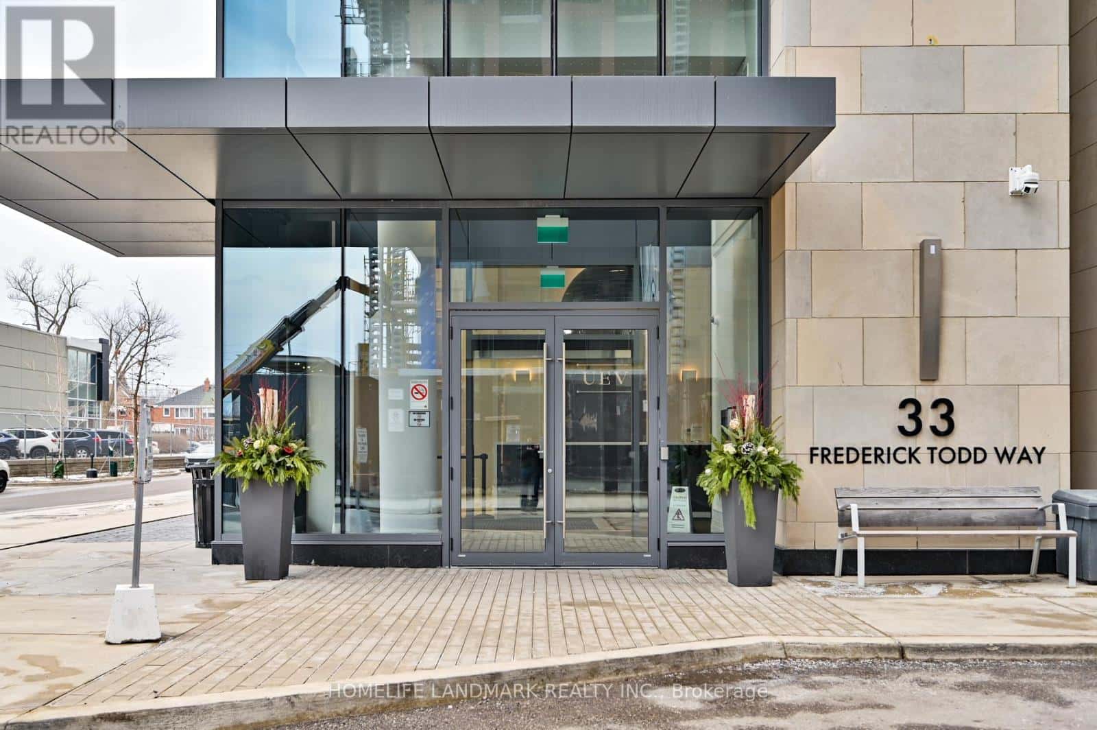 814 - 33 FREDERICK TODD WAY — Toronto (Thorncliffe Park), Ontario - Photo 2 of 34