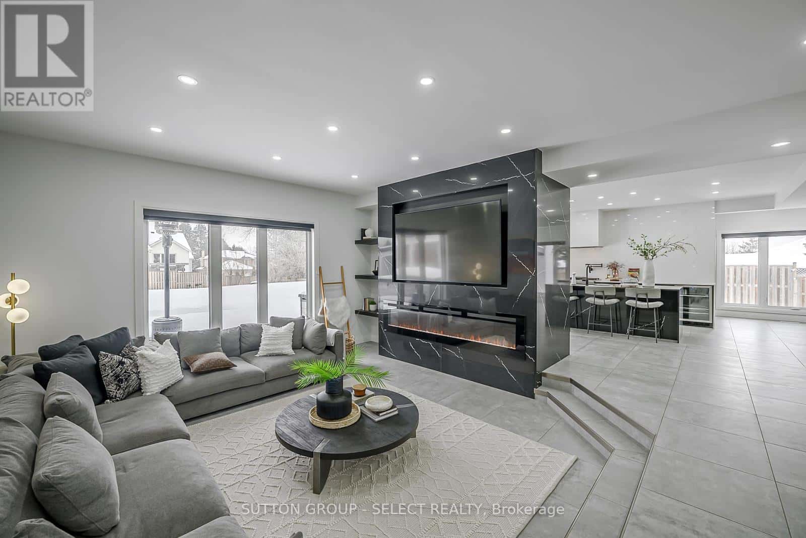 288 WINDERMERE COURT W — London North (North A), Ontario - Photo 4 of 49