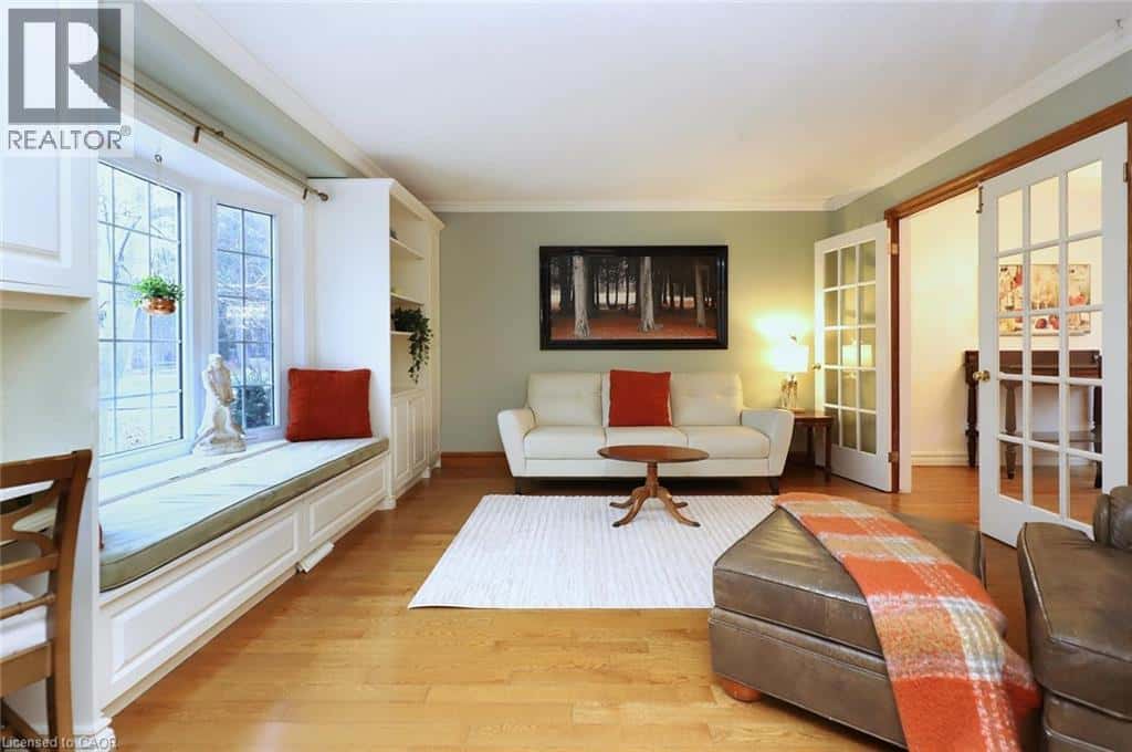 4 CINDY Court — Grimsby, Ontario - Photo 5 of 49