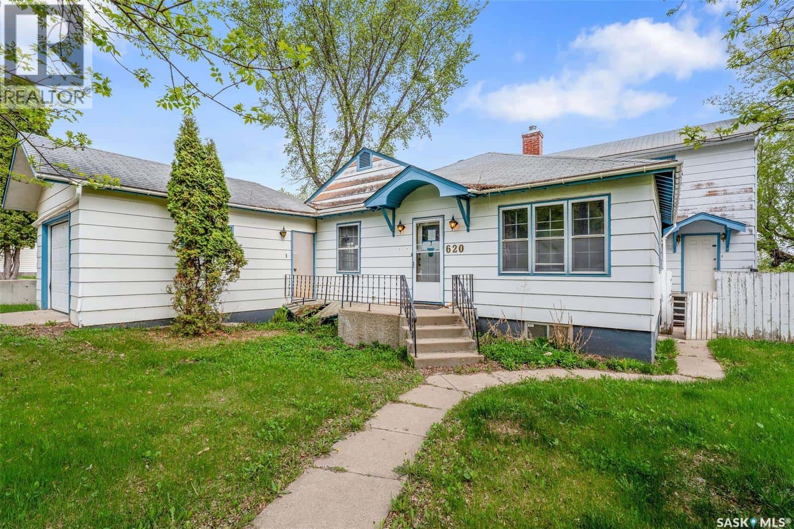 620 20th STREET W — Prince Albert, Saskatchewan - Photo 4 of 50