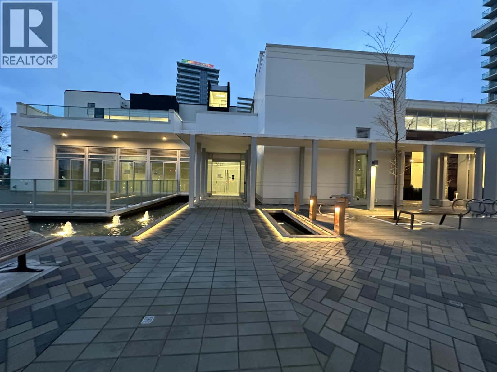 North Vancouver — North Vancouver - Photo 3 of 40