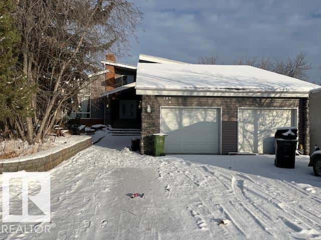 199 WESTRIDGE RD NW — Edmonton, Alberta - Photo 3 of 5