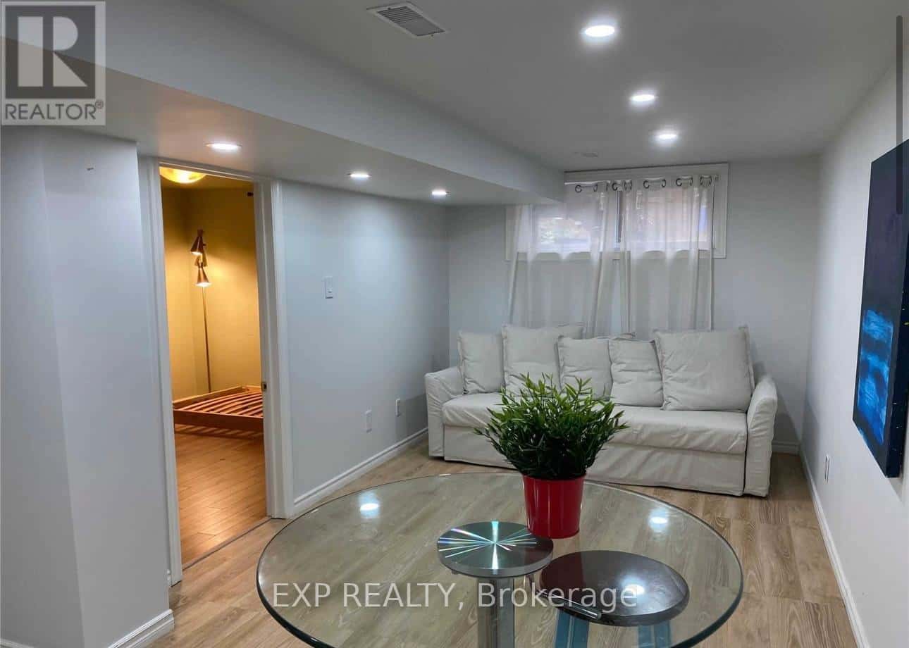 Toronto (Willowdale East) — Toronto (Willowdale East) - Photo 2 of 13