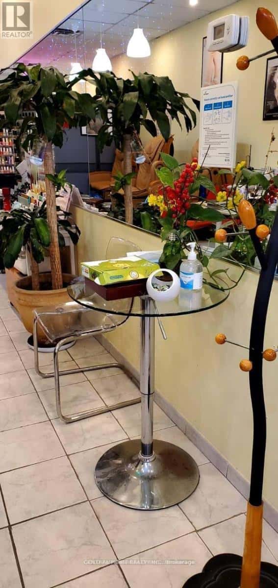 2 - 8220 BAYVIEW AVENUE — Markham (Royal Orchard) - Photo 2 of 14