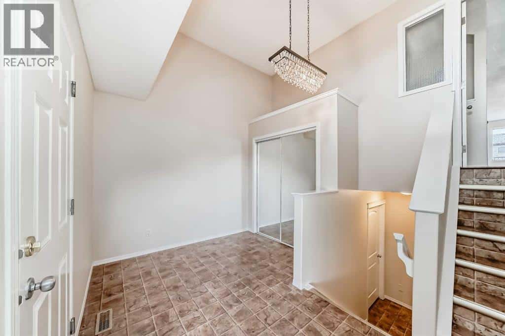 576 Stonegate Way NW — Airdrie, Alberta - Photo 2 of 27