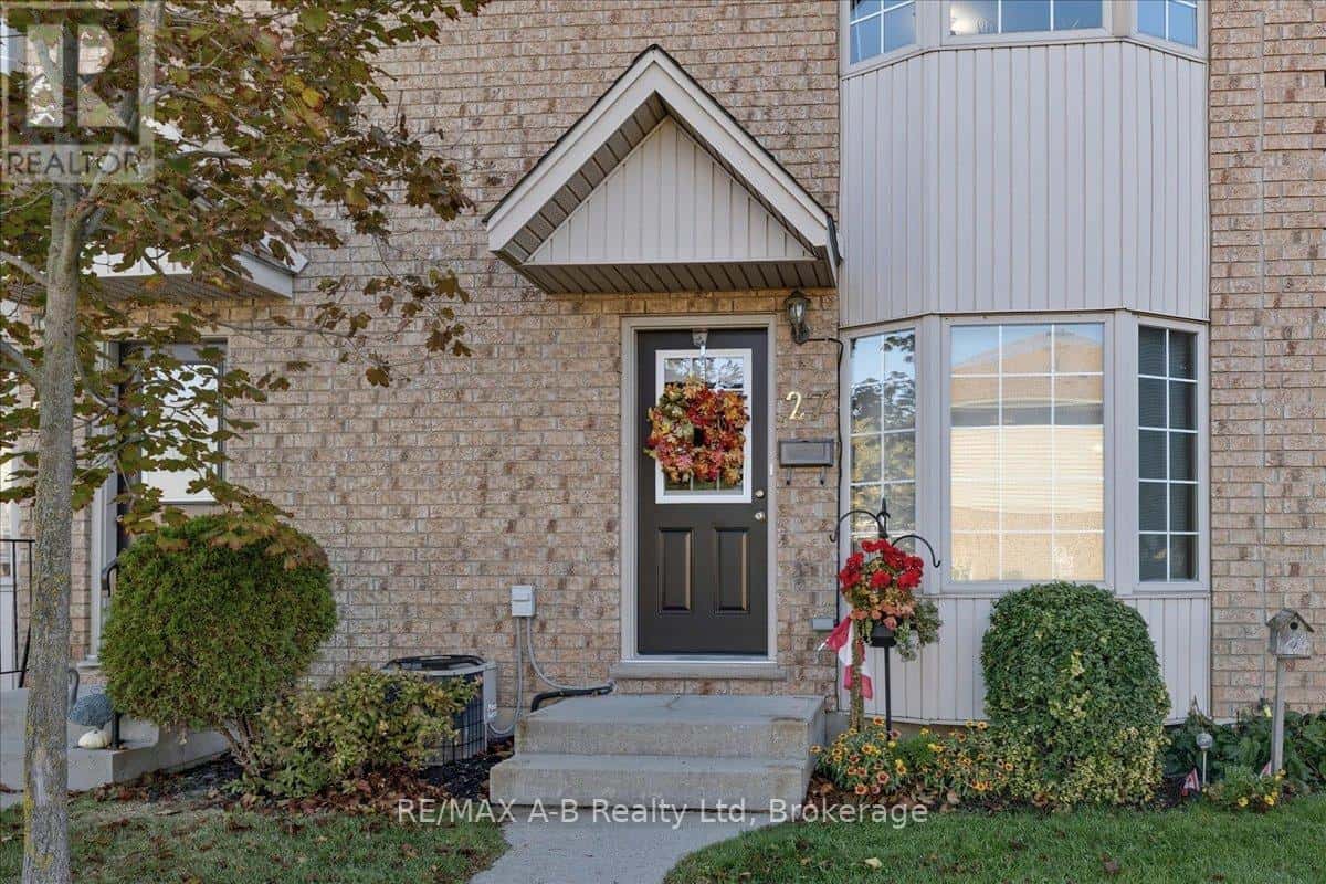 27 - 20 SOUTHVALE ROAD — St. Marys, Ontario - Photo 2 of 41