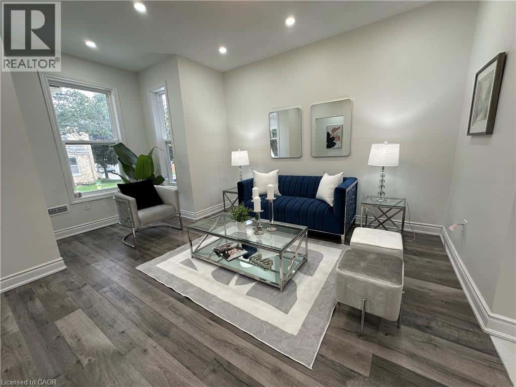 315 SIMCOE Street — Woodstock, Ontario - Photo 3 of 30