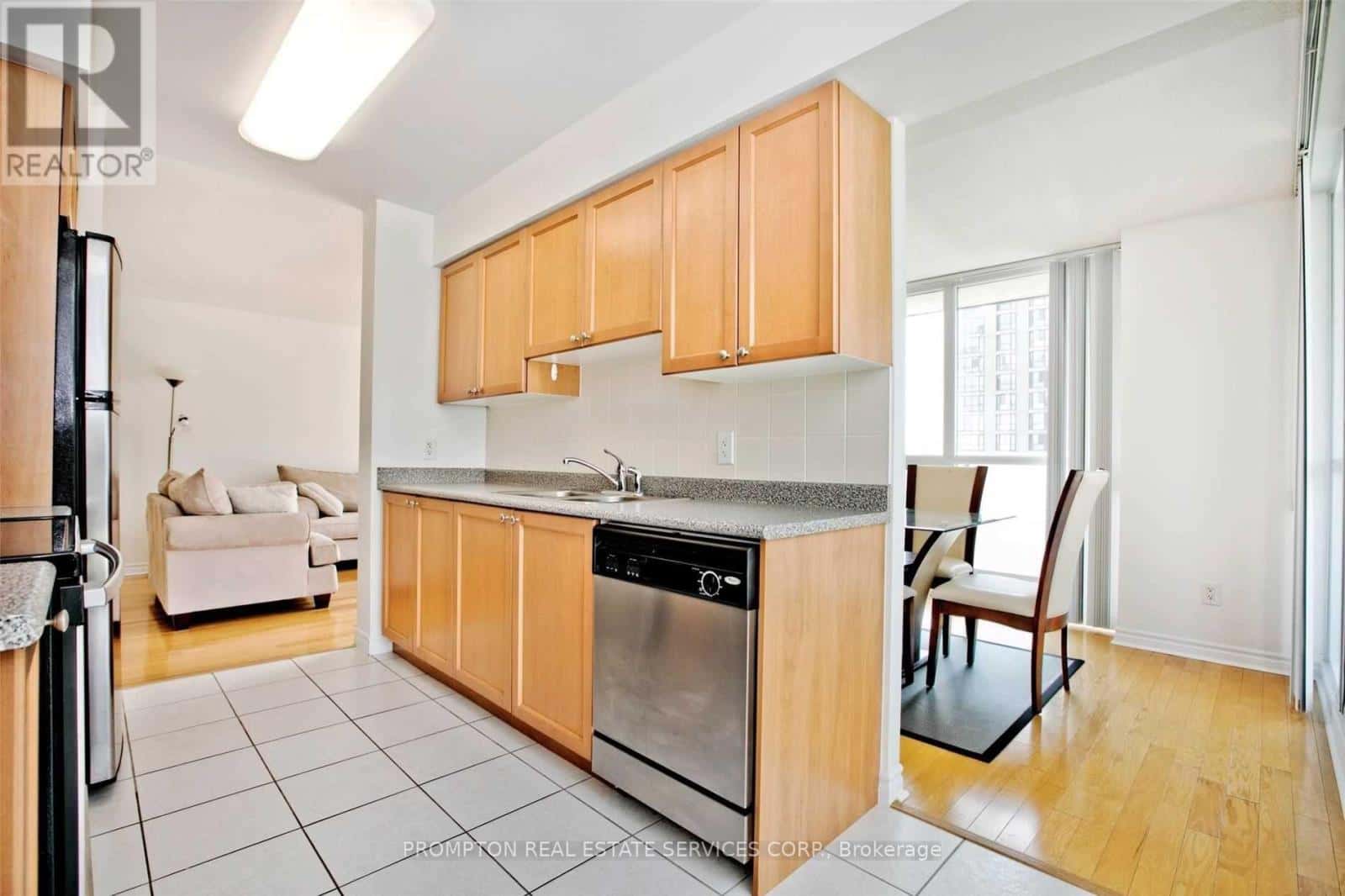 Toronto (Willowdale East) — Toronto (Willowdale East) - Photo 3 of 12