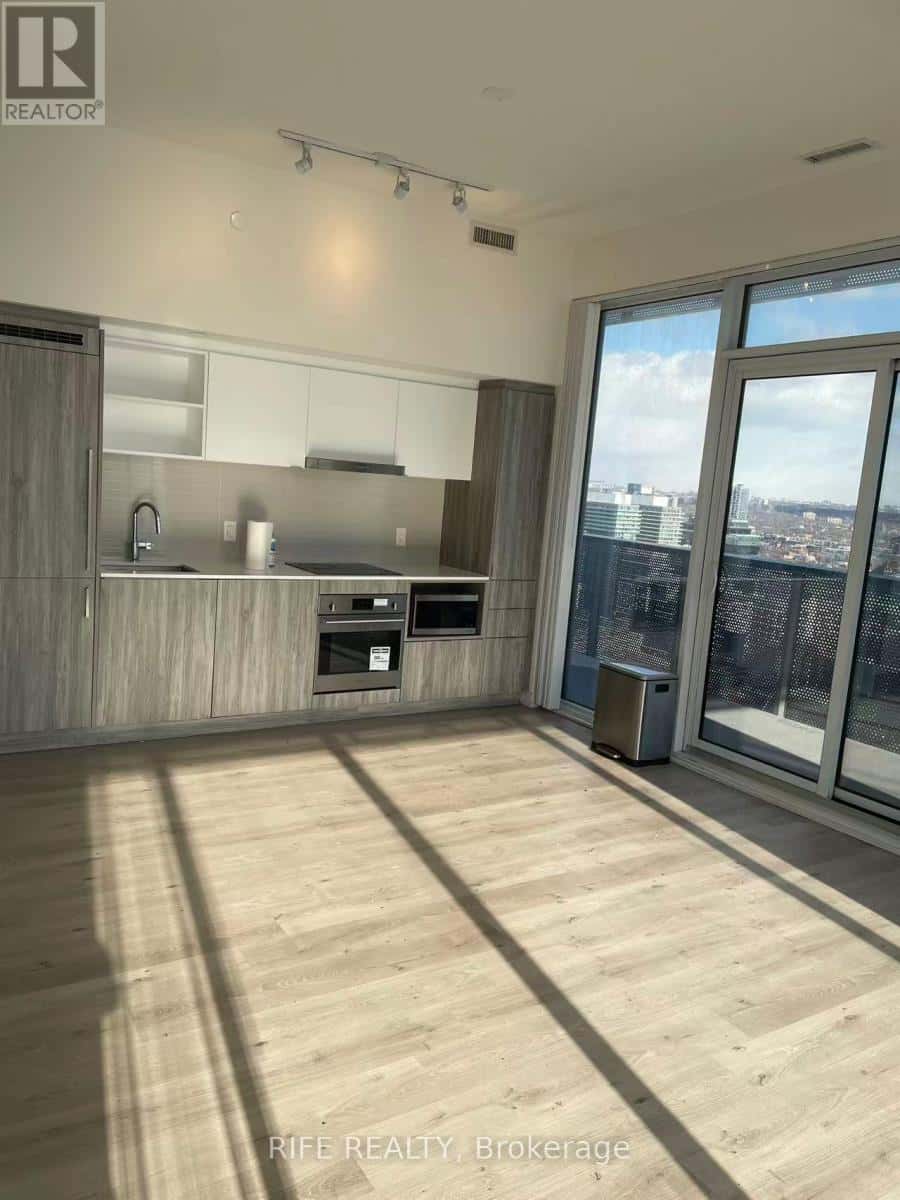 Toronto (Waterfront Communities) — Toronto (Waterfront Communities) - Photo 3 of 5