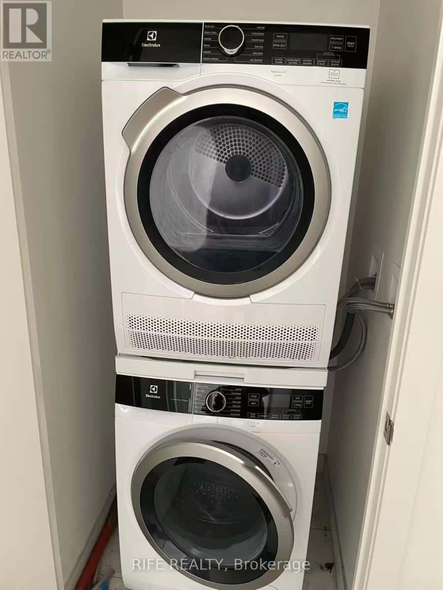 Toronto (Waterfront Communities) — Toronto (Waterfront Communities) - Photo 5 of 5