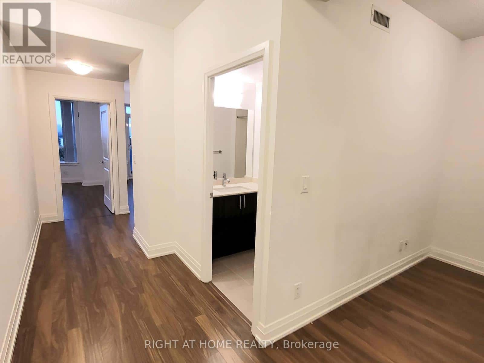 Markham (Grandview) — Markham (Grandview) - Photo 5 of 9