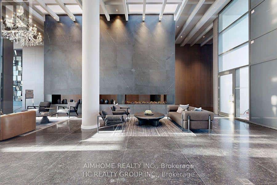 2906 - 8 INTERCHANGE WAY — Vaughan (Vaughan Corporate Centre) - Photo 2 of 14