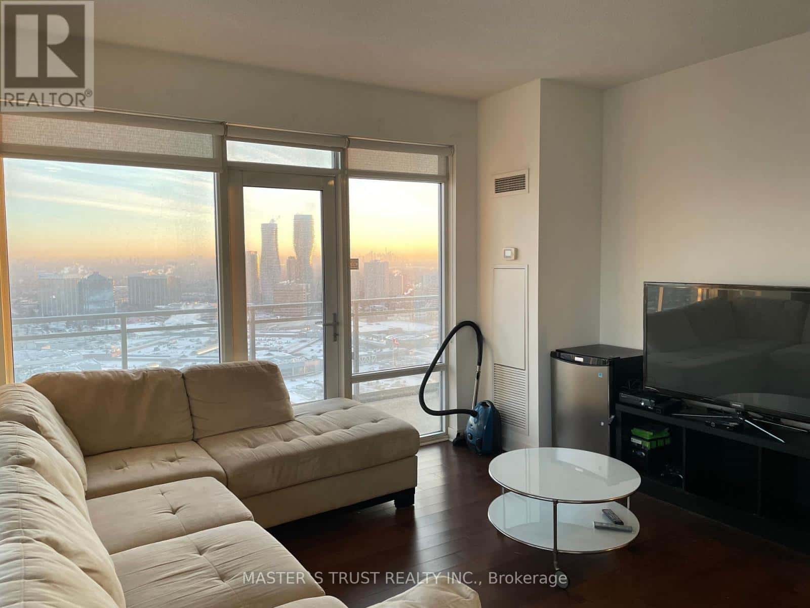 Mississauga (City Centre) — Mississauga (City Centre) - Photo 4 of 14